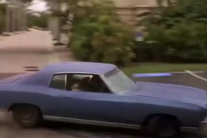 Ace Ventura: Pet Detective - Arriving in style