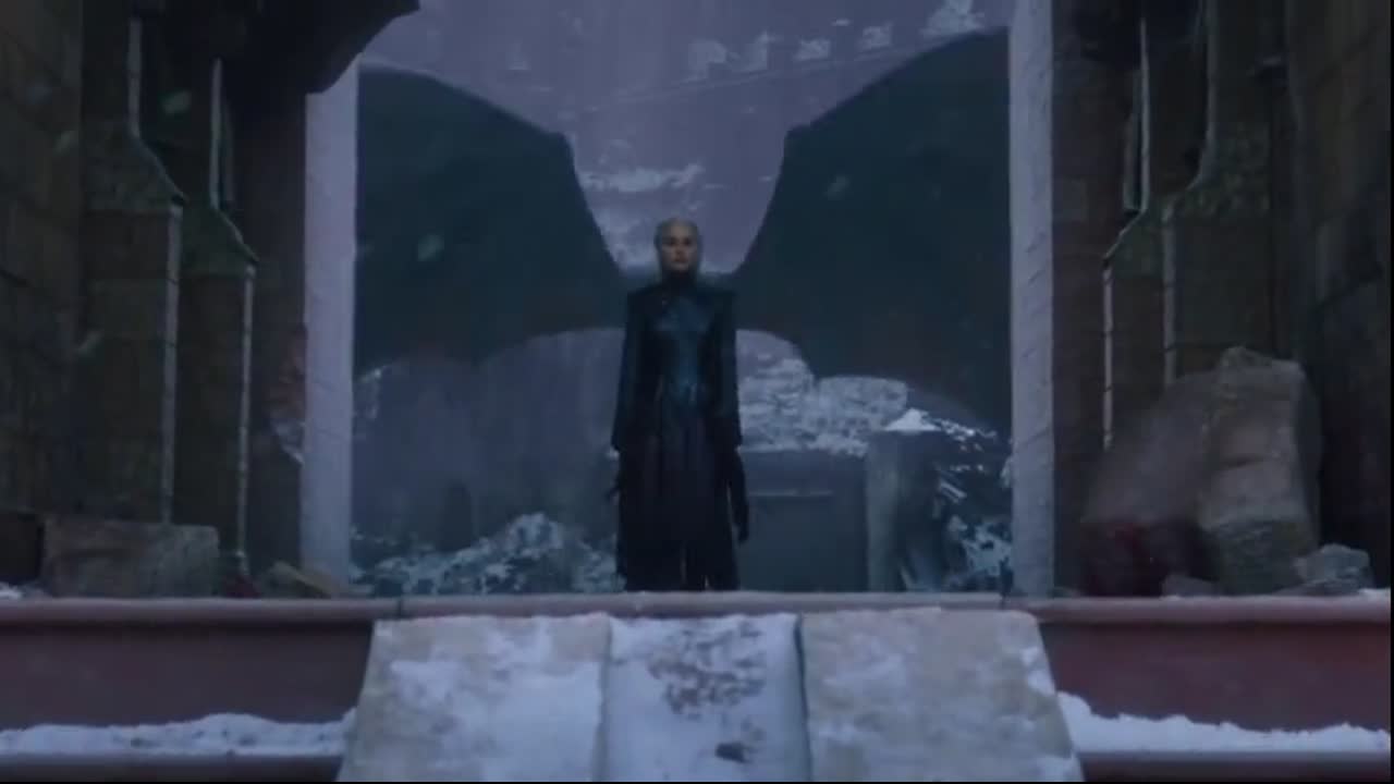 Game of Thrones - Daenerys with the Dragon Wings